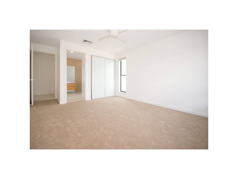5061 Emerald Island Drive, Carrara QLD 4211