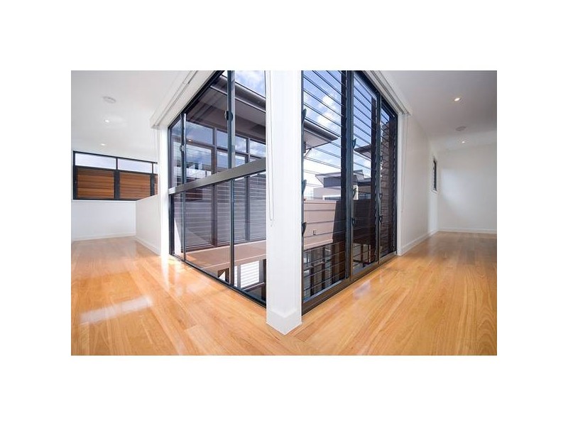 5061 Emerald Island Drive, Carrara QLD 4211