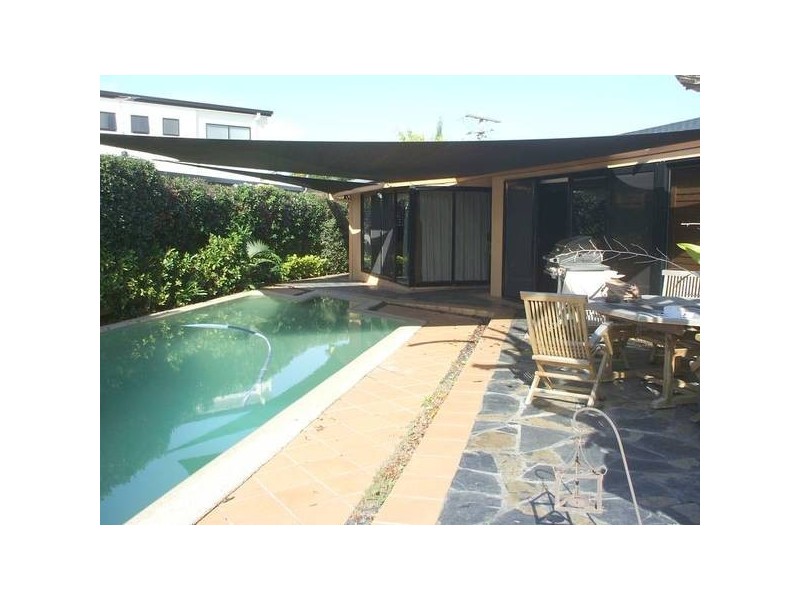 15 Bahia Court, Broadbeach Waters QLD 4218