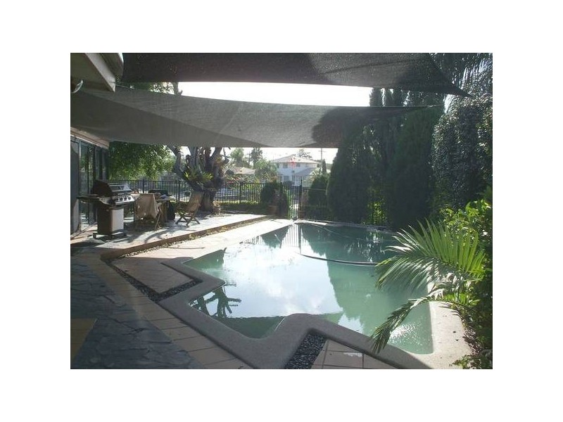 15 Bahia Court, Broadbeach Waters QLD 4218