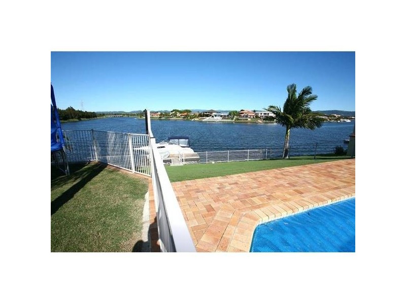 Clear Island Waters QLD 4226
