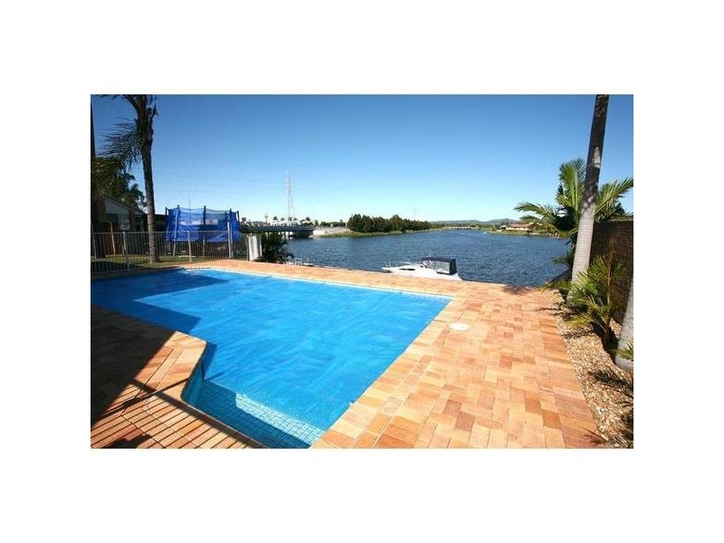 Clear Island Waters QLD 4226