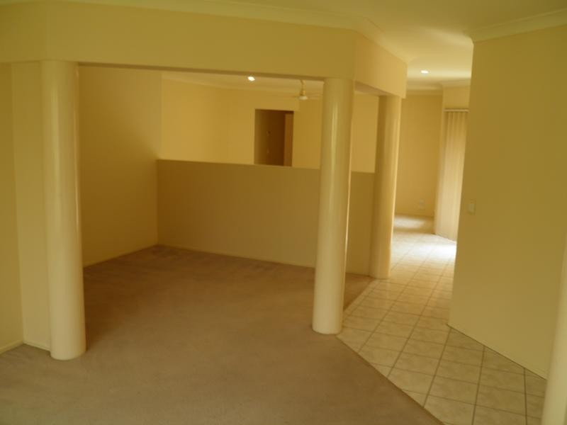 16 Dartmouth Court, Varsity Lakes QLD 4227