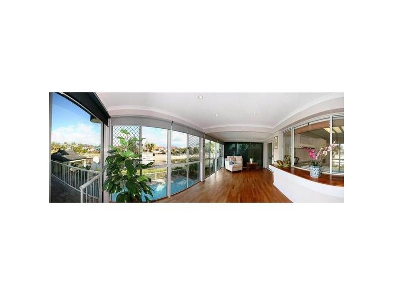 27 Rannock Avenue, Benowa QLD 4217
