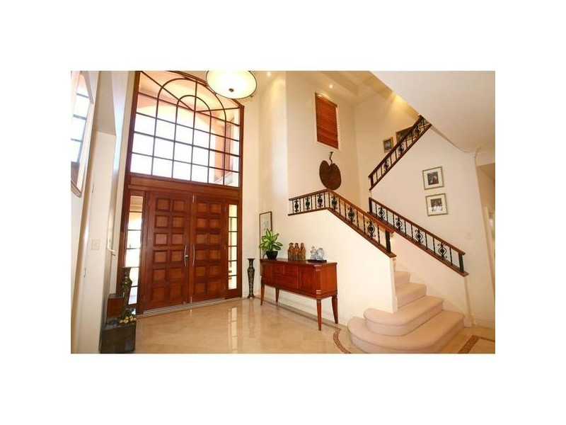 Clear Island Waters QLD 4226