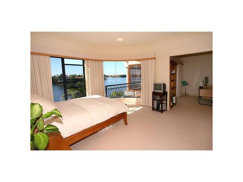 Clear Island Waters QLD 4226