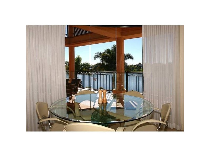 Clear Island Waters QLD 4226