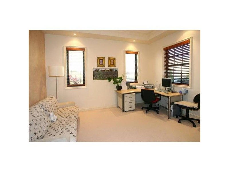 Clear Island Waters QLD 4226