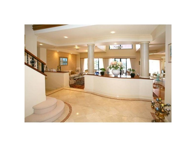 Clear Island Waters QLD 4226