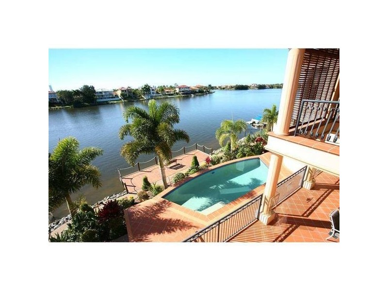 Clear Island Waters QLD 4226