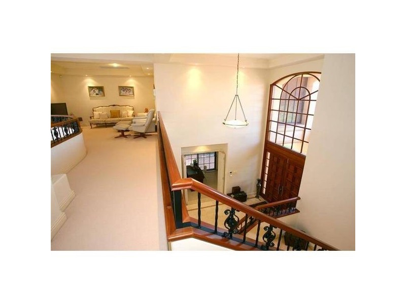 Clear Island Waters QLD 4226