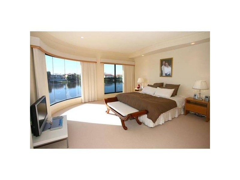 Clear Island Waters QLD 4226