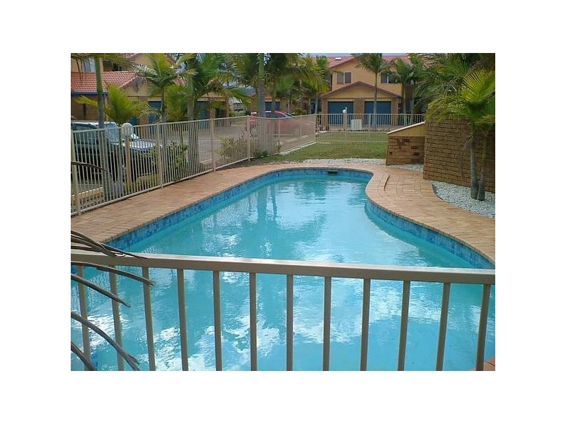 10/6 LOWOOD COURT, Varsity Lakes QLD 4227