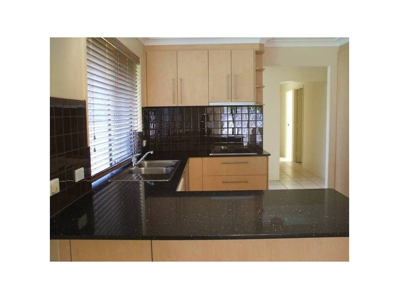 8 Wagin, Mermaid Waters QLD 4218