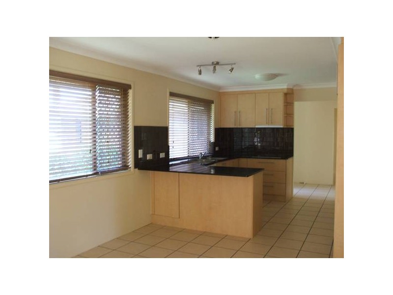 8 Wagin Court, Mermaid Waters QLD 4218