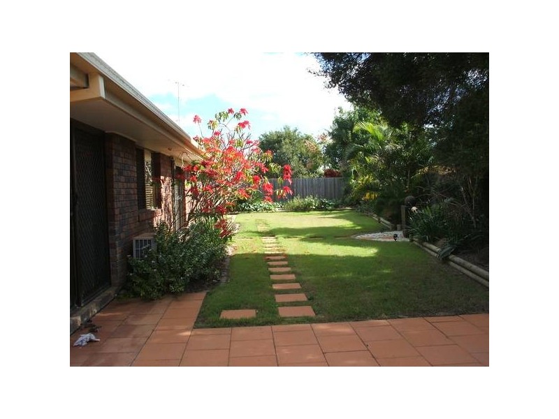 8 Wagin Court, Mermaid Waters QLD 4218