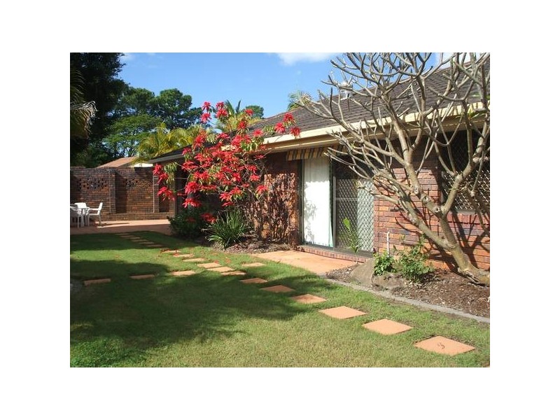 8 Wagin Court, Mermaid Waters QLD 4218