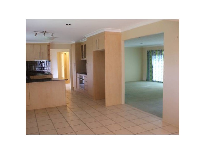 8 Wagin Court, Mermaid Waters QLD 4218