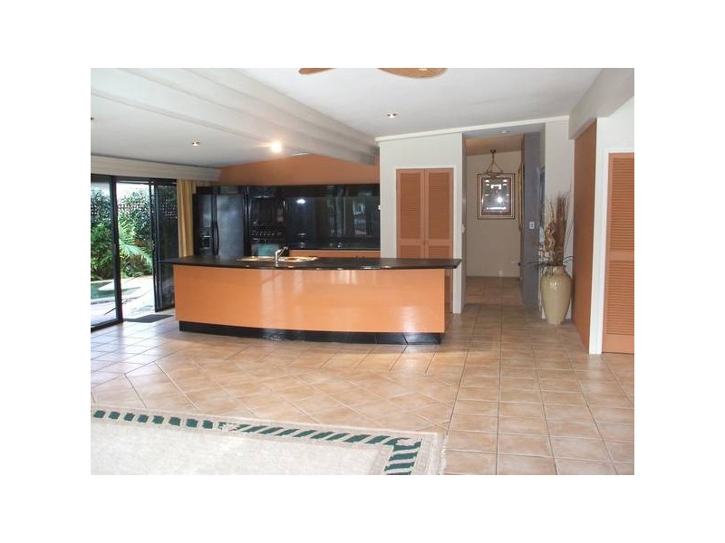 15 BAHIA Crt, Broadbeach Waters QLD 4218