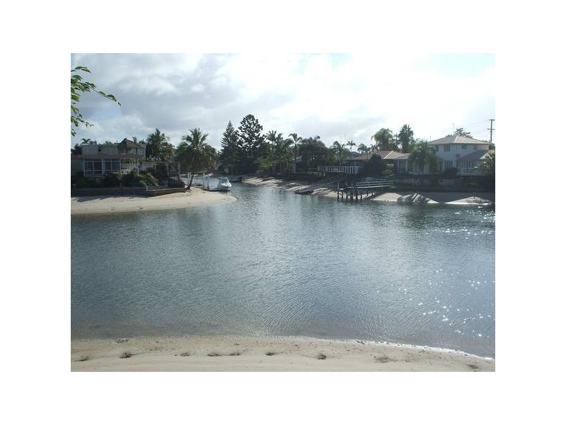 15 BAHIA Crt, Broadbeach Waters QLD 4218