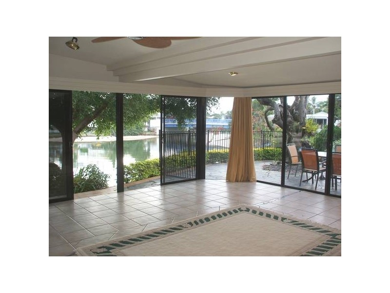 15 BAHIA Crt, Broadbeach Waters QLD 4218