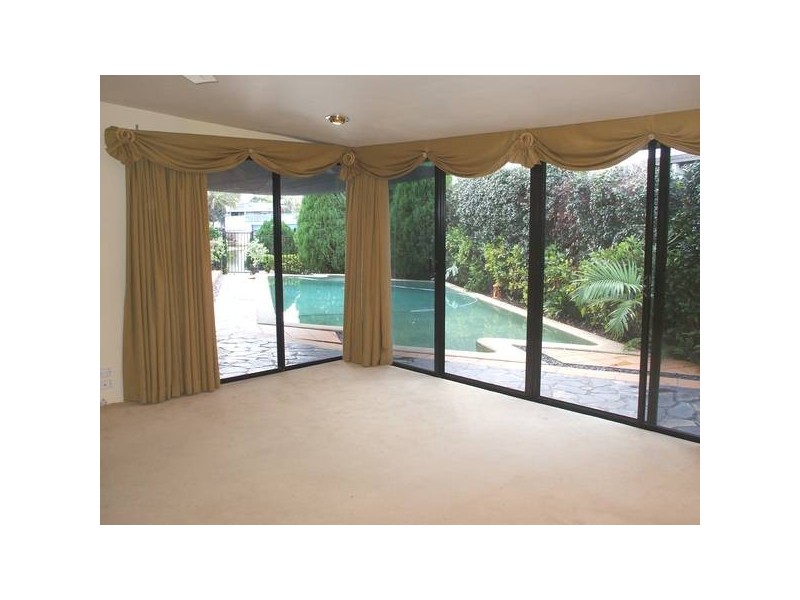 15 BAHIA Crt, Broadbeach Waters QLD 4218