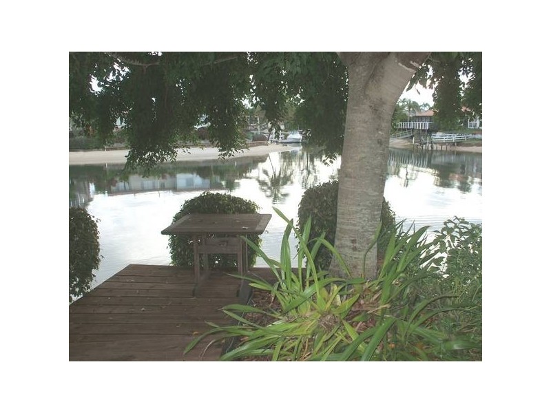 15 BAHIA Crt, Broadbeach Waters QLD 4218