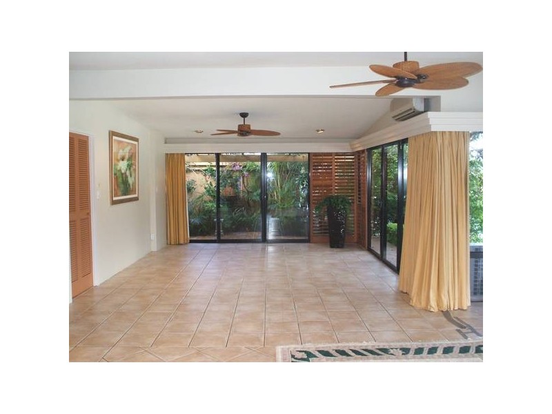 15 BAHIA Crt, Broadbeach Waters QLD 4218