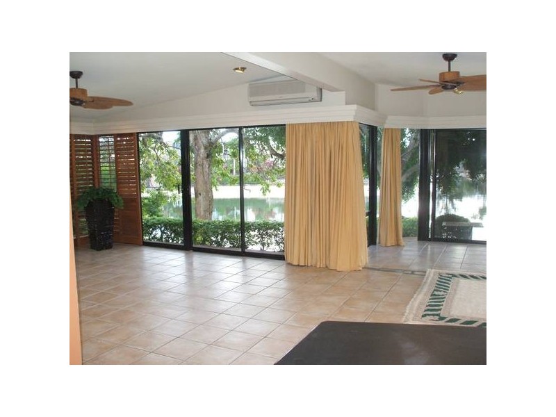 15 BAHIA Crt, Broadbeach Waters QLD 4218