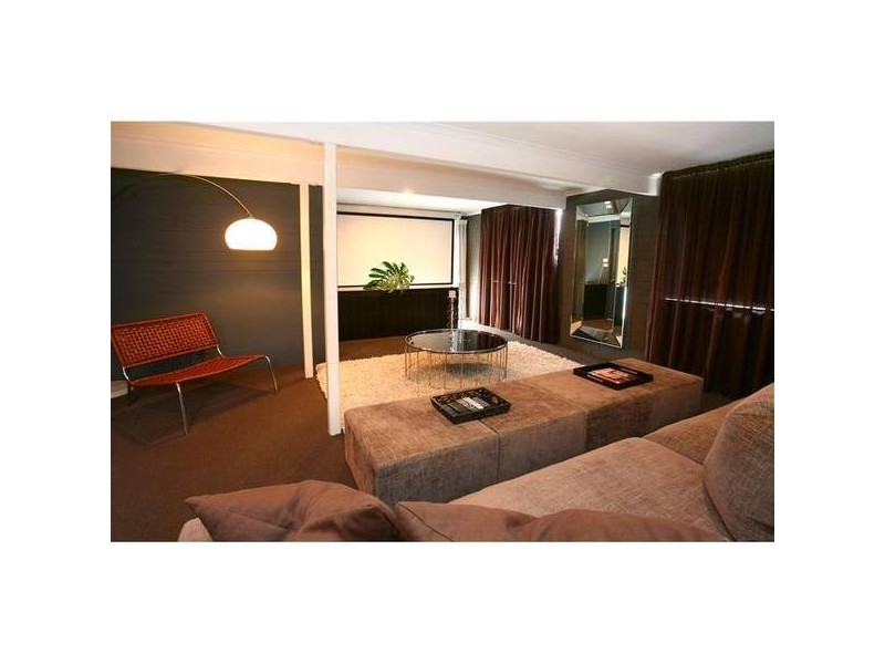 8 Cypress Drive, Broadbeach Waters QLD 4218