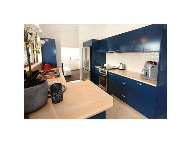 8 Cypress Drive, Broadbeach Waters QLD 4218