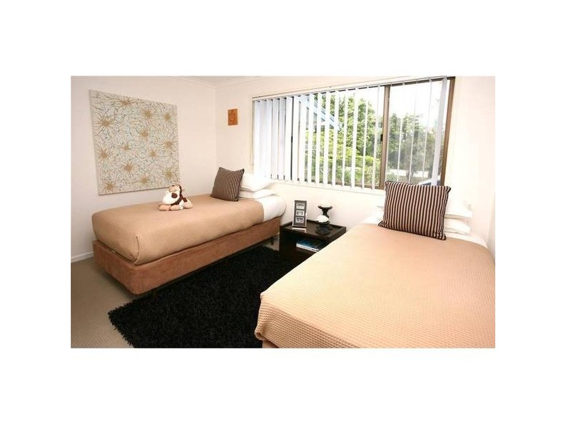 8 Cypress Drive, Broadbeach Waters QLD 4218