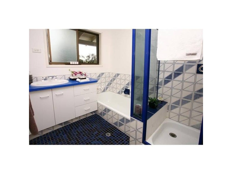 8 Cypress Drive, Broadbeach Waters QLD 4218