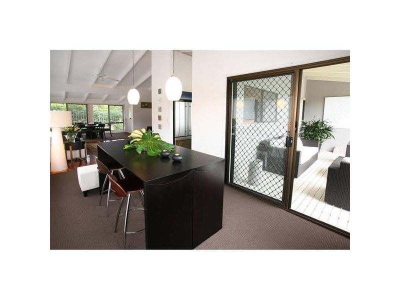 8 Cypress Drive, Broadbeach Waters QLD 4218