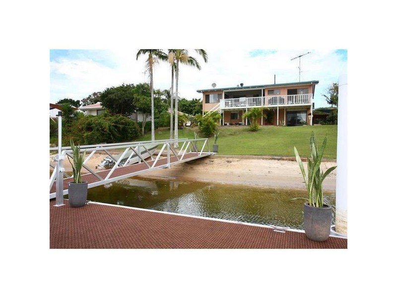 8 Cypress Drive, Broadbeach Waters QLD 4218