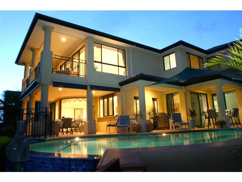 32 Clear Water Bay Avenue, Clear Island Waters QLD 4226