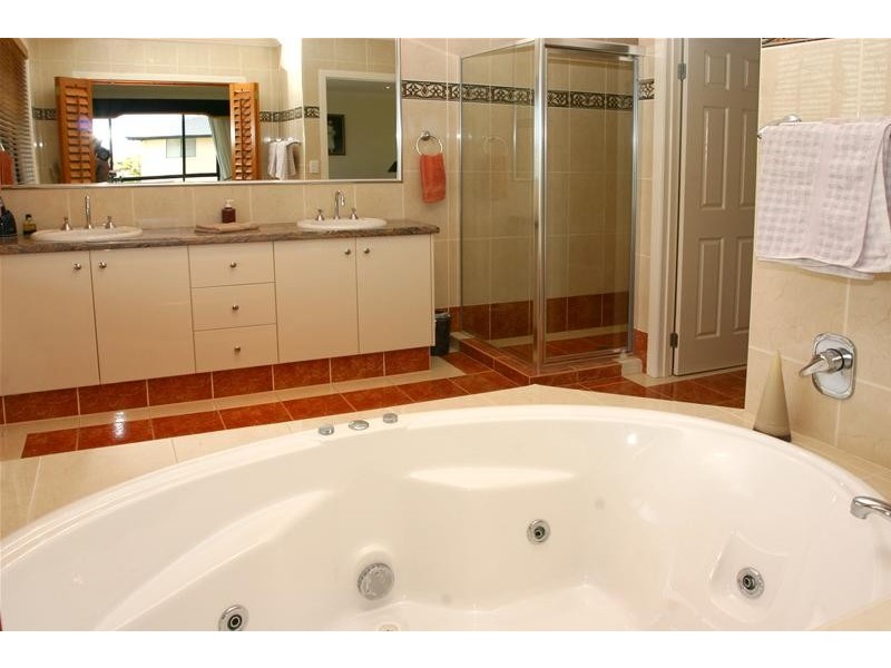 32 Clear Water Bay Avenue, Clear Island Waters QLD 4226