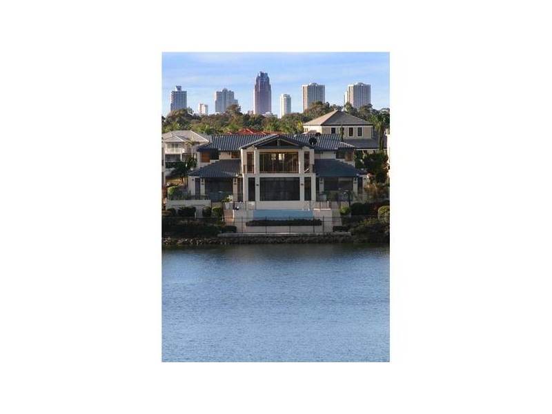 7 Istana View, Clear Island Waters QLD 4226