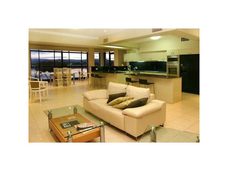 7 Istana View, Clear Island Waters QLD 4226