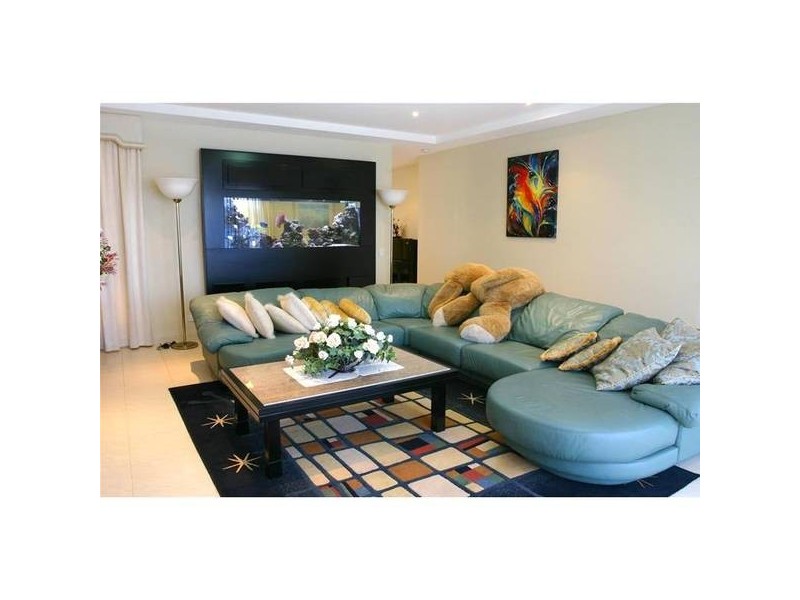 7 Istana View, Clear Island Waters QLD 4226