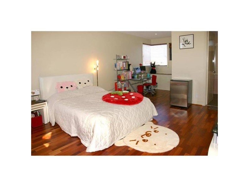 7 Istana View, Clear Island Waters QLD 4226