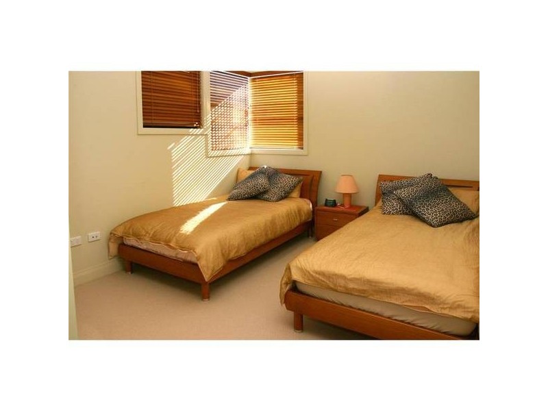 7 Istana View, Clear Island Waters QLD 4226