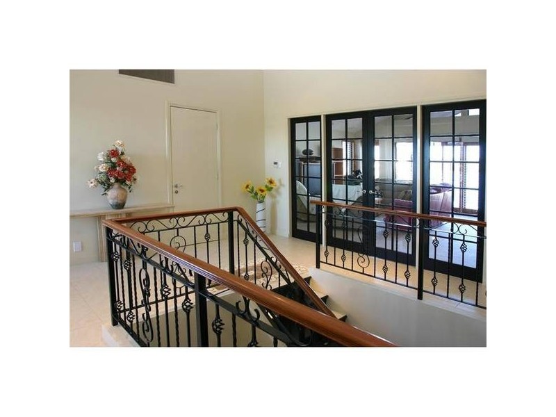 7 Istana View, Clear Island Waters QLD 4226