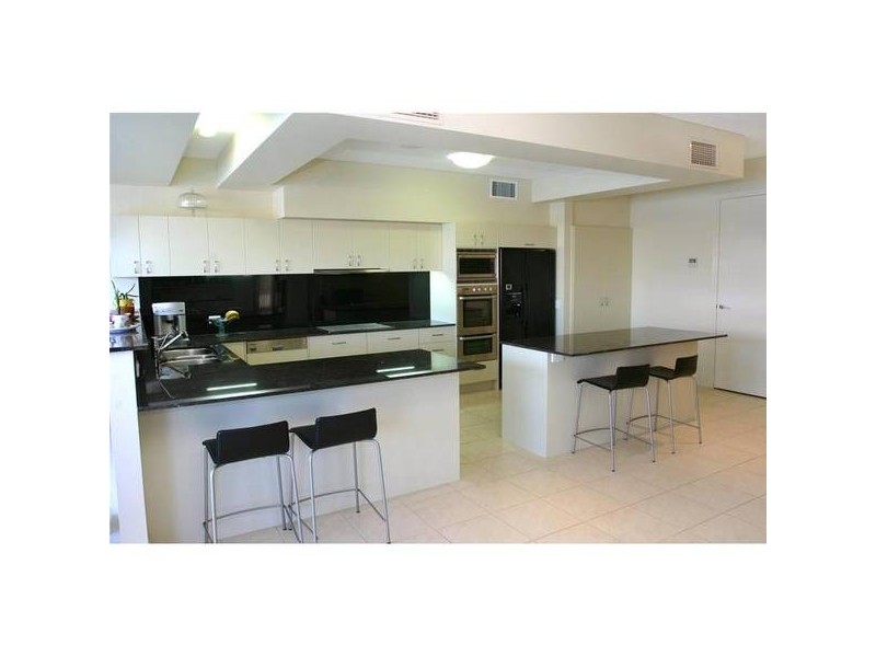 7 Istana View, Clear Island Waters QLD 4226