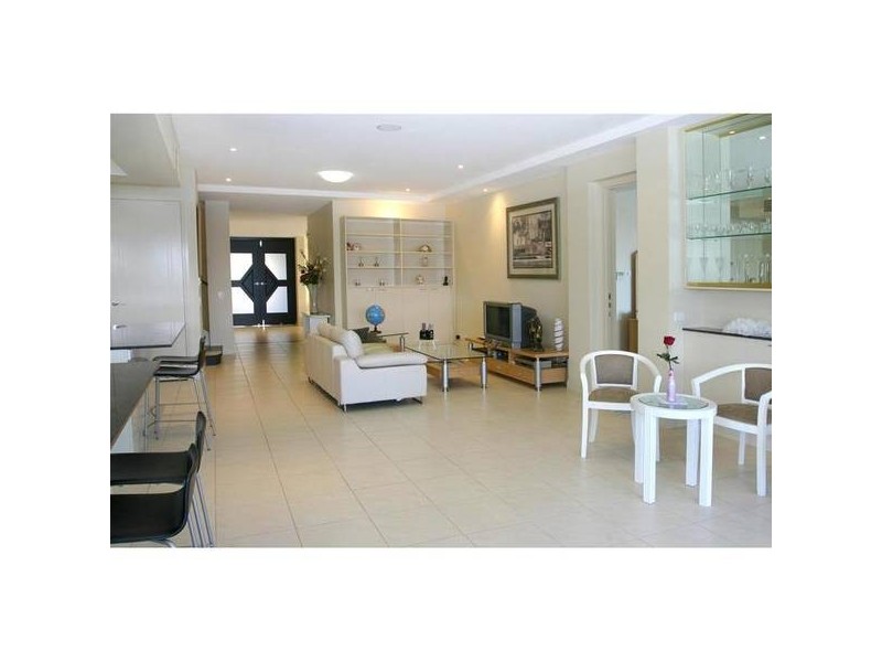 7 Istana View, Clear Island Waters QLD 4226