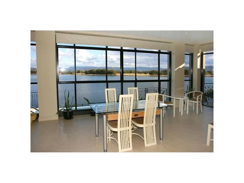 7 Istana View, Clear Island Waters QLD 4226