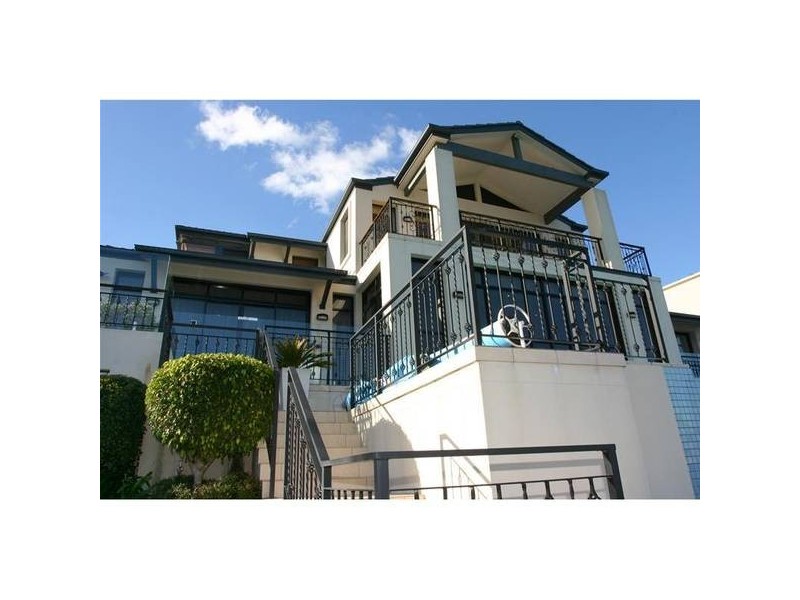 7 Istana View, Clear Island Waters QLD 4226