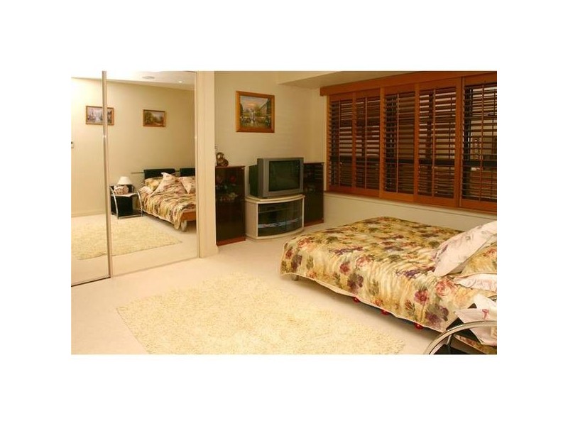 7 Istana View, Clear Island Waters QLD 4226