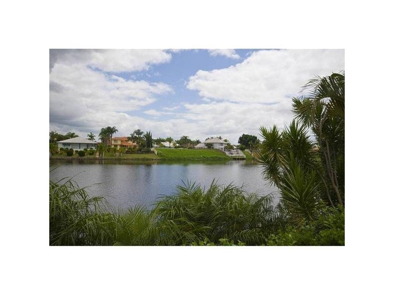 Clear Island Waters QLD 4226