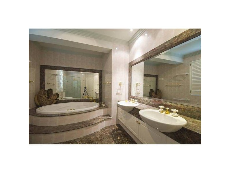 Clear Island Waters QLD 4226